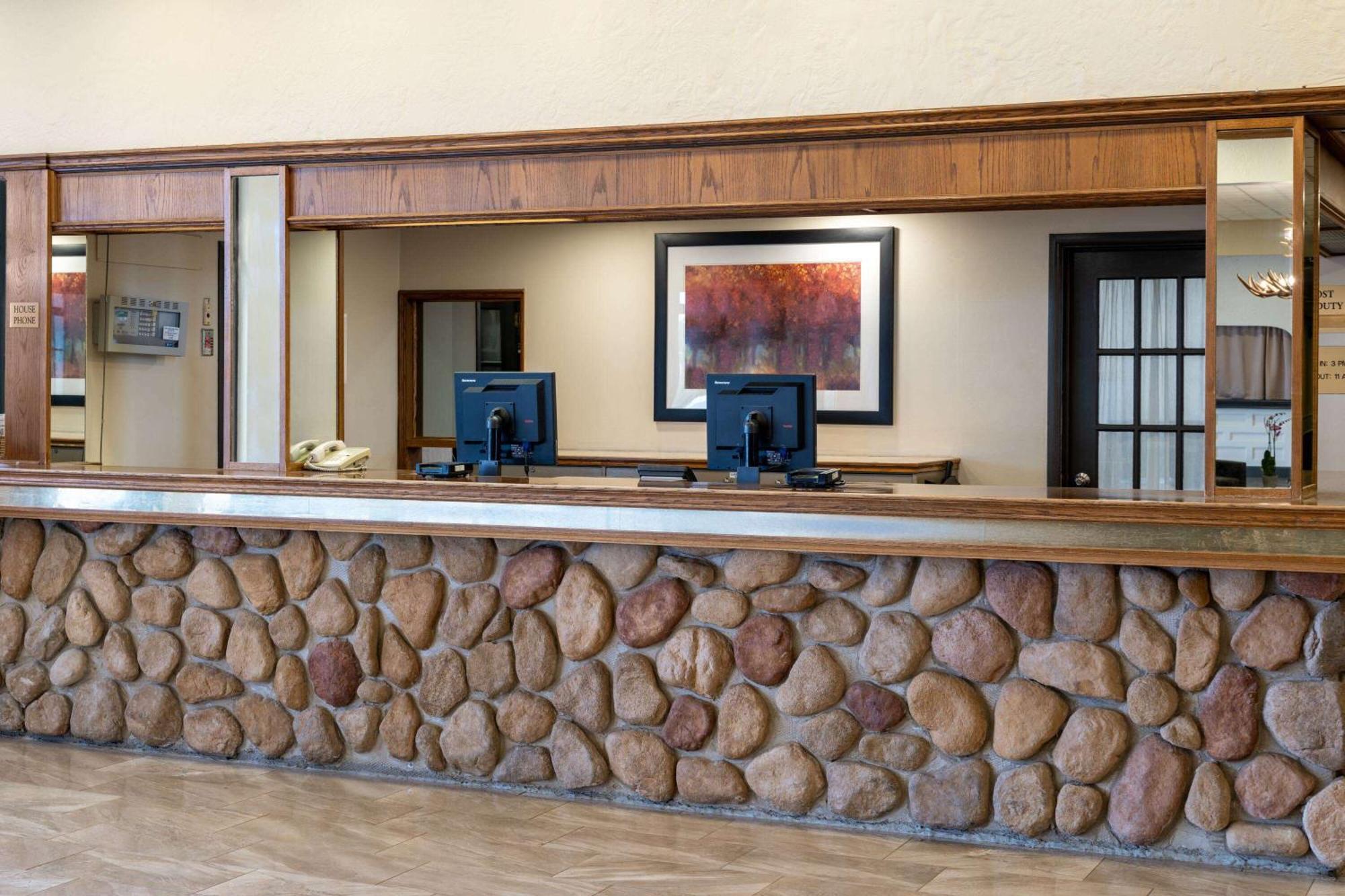 Ramada By Wyndham Thunder Bay Airlane Hotel Eksteriør billede